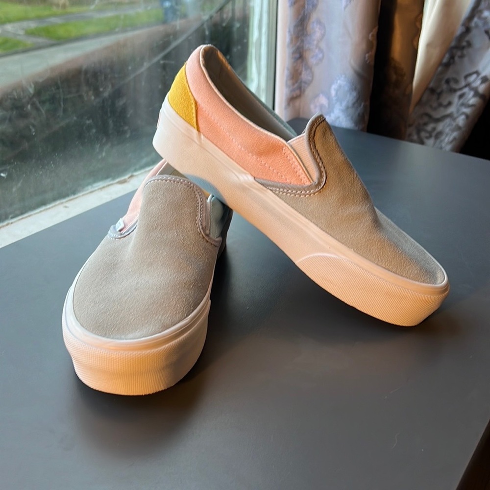 Vans Women’s platform Slip on Sz 7 1/2 Brand New